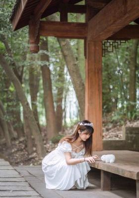 美女撕衣服撕裤子撕胸罩_4KBD在线观看